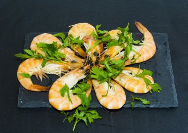 Karides maydanoz bir taş ile kayrak