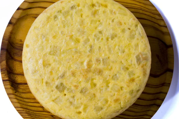 Spaanse Omelet Een Houten Dienblad Witte Achtergrond — Stockfoto