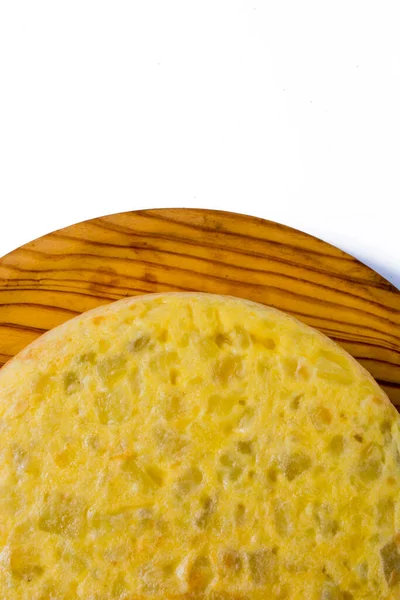 Tortilla Española Sobre Bandeja Madera Sobre Fondo Blanco — Foto de Stock