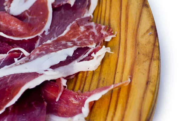 Tipiche Porzioni Gustose Spagnole Prosciutto Vassoio Legno Sfondo Bianco — Foto Stock