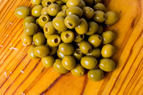 Lote Aceitunas Rellenas Anchoas Sobre Una Bandeja Madera Fondo Blanco —  Fotos de Stock