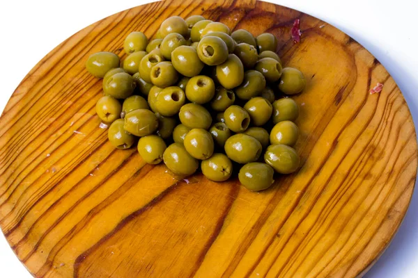 Sacco Olive Farcite Con Acciughe Vassoio Legno Sfondo Bianco — Foto Stock