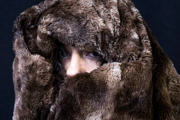 Portrait Beautiful Woman Fur Blanket Black Background — Stock Photo, Image