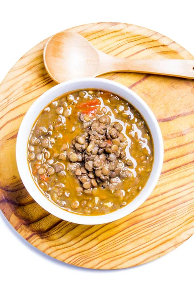 Sabroso Tazón Lentejas Sobre Una Bandeja Madera Fondo Blanco — Foto de Stock