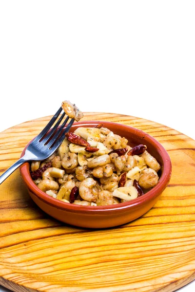 Tasty Prawns Garlic Cayenne Ceramic Bowl Wooden Tray — Stock Photo, Image