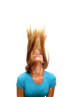 güzel sarışın kadın saçını sallama 