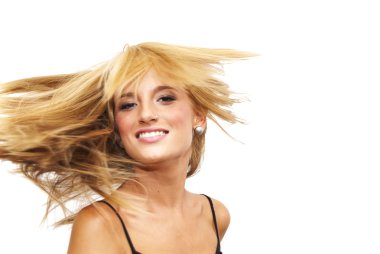 güzel sarışın kadın saçını sallama