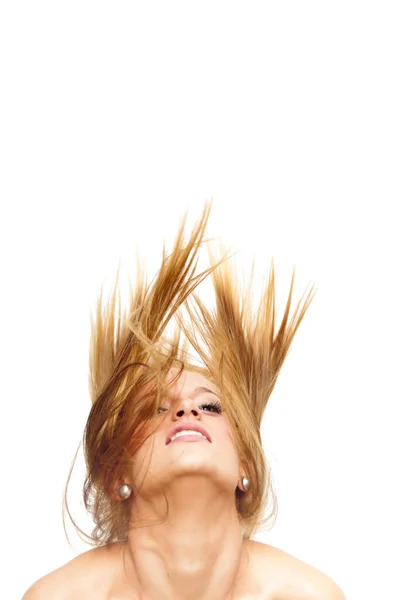 Schöne blonde Frau schüttelt ihre Haare — Stockfoto