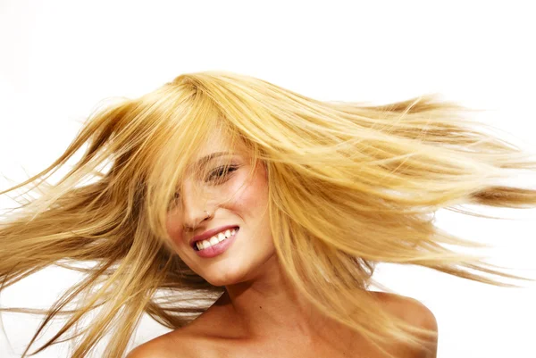 美丽的金发女人，摇晃她的头发hermosa mujer rubia agitando su cabello — 图库照片
