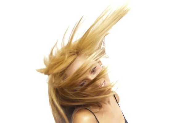 Hermosa mujer rubia sacudiendo su cabello — Foto de Stock