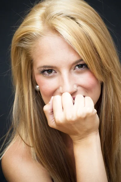 Mooie blonde vrouw — Stockfoto