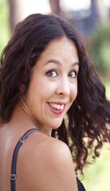 Parktaki güzel kadın.