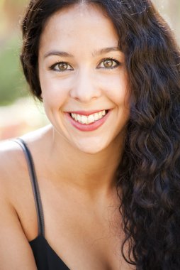 Parktaki güzel kadın.