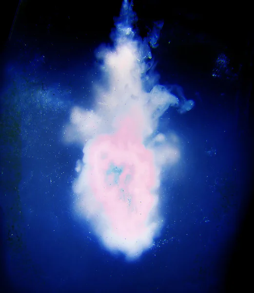 Jato de leite simulando uma galáxia colorida — Fotografia de Stock