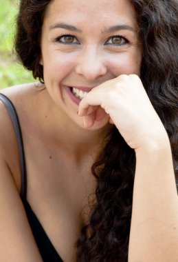 Parktaki güzel kadın.