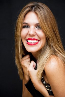 Güzel kadın elbisesinin alarak