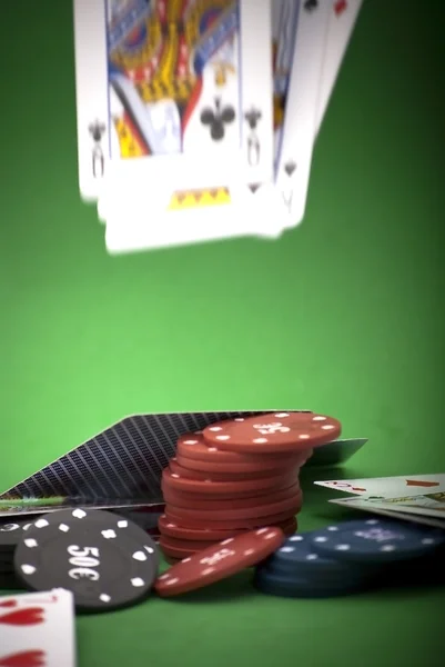 卡和赌博的筹码 — 图库照片