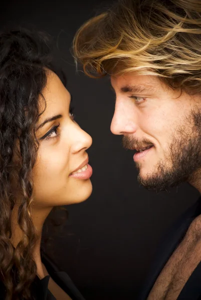 Hermoso retrato de una pareja amorosa — Foto de Stock