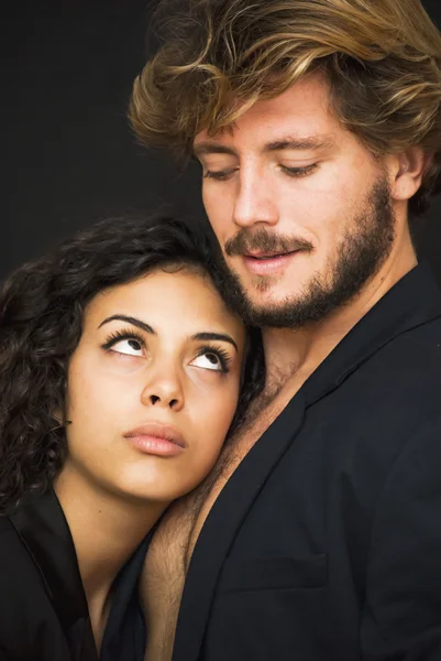 Hermoso retrato de una pareja amorosa —  Fotos de Stock