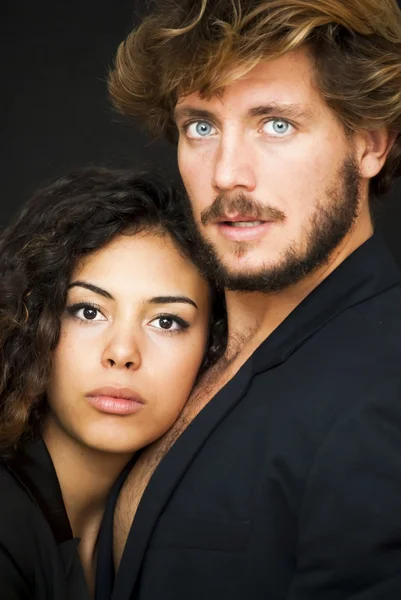 Hermoso retrato de una pareja amorosa — Foto de Stock