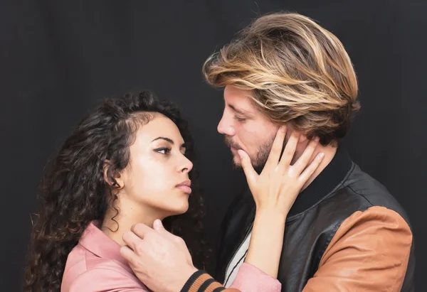 Hermoso retrato de una pareja amorosa — Foto de Stock