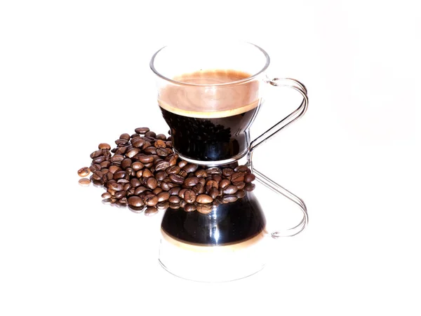 Coffee cup and coffee beans on a mirror — Stock Photo, Image