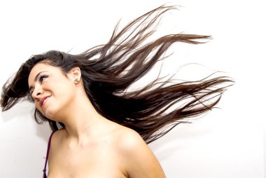 güzel bir kadın saçını sallama 