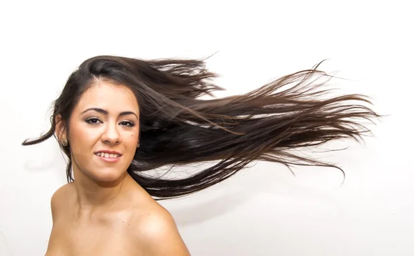 Bella donna che scuote i capelli — Foto Stock