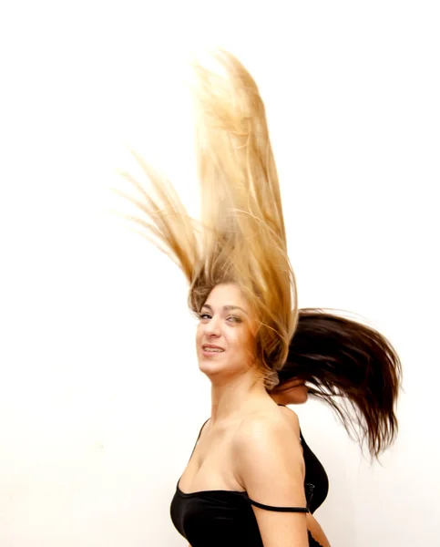 Dos hermosa mujer sacudiendo su cabello — Foto de Stock