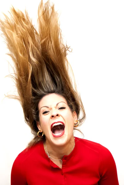 Mulher bonita tremendo seu cabelo — Fotografia de Stock