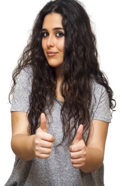 başparmak yukarıya doğru güzel bir kadınla 