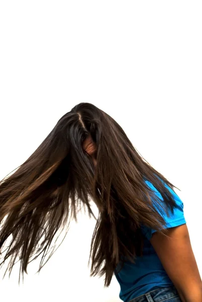 Güzel bir kadın saçını sallama — Stok fotoğraf