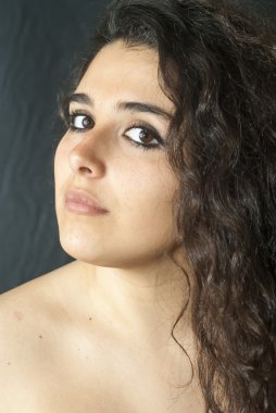 Güzel kadın.