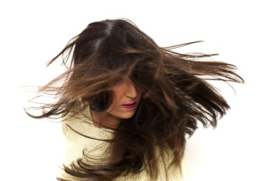 güzel bir kadın saçını sallama 