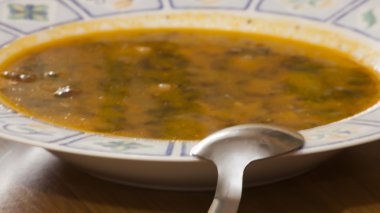 Kaşıkla çorba kasesi