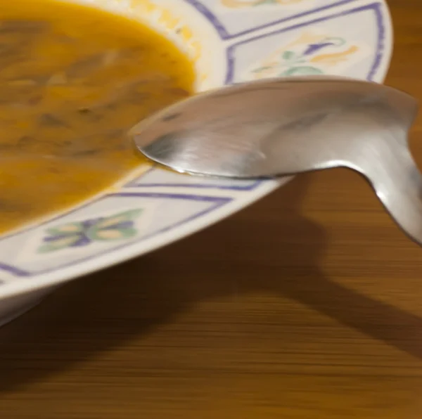 Soppa skål med sked — Stockfoto