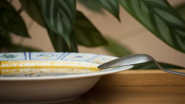 Cuenco de sopa con cuchara —  Fotos de Stock