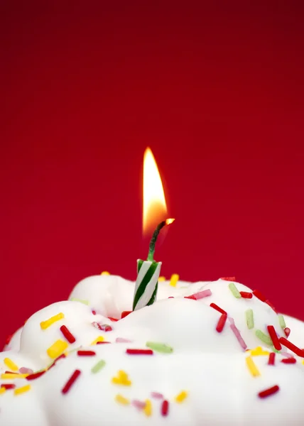 Cupcake met een verlichte kaars — Stockfoto