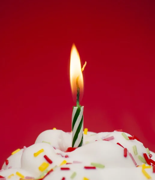 Cupcake met een verlichte kaars — Stockfoto