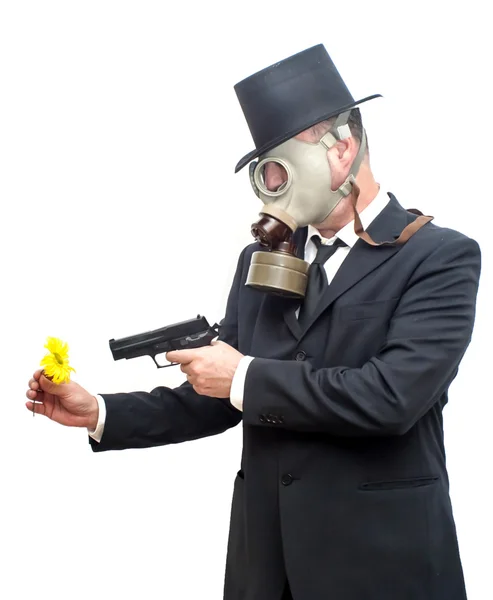 Podnikatel s plynovou masku a s kloboukem, který ukazuje s — Stock fotografie