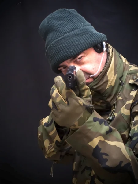 Soldier with gun and camouflage suit — Stock Photo, Image