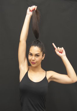 Güzel kadın saçları onun parmak işaret