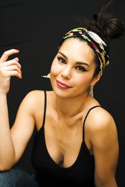 Hermosa mujer con una manzana —  Fotos de Stock