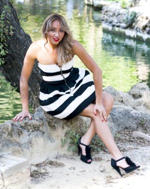 Parktaki Güzel Kadın