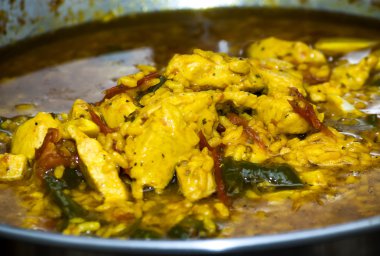 Tabak pirinç ile tavuk