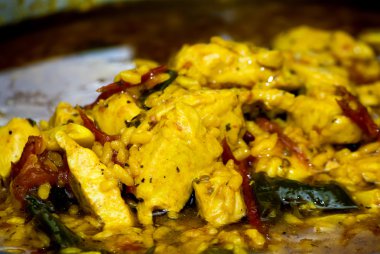 Tabak pirinç ile tavuk