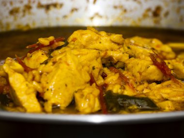 Tabak pirinç ile tavuk