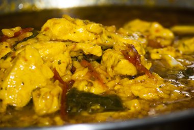 Tabak pirinç ile tavuk