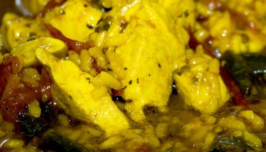 Tabak pirinç ile tavuk