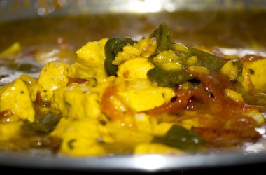 Tabak pirinç ile tavuk